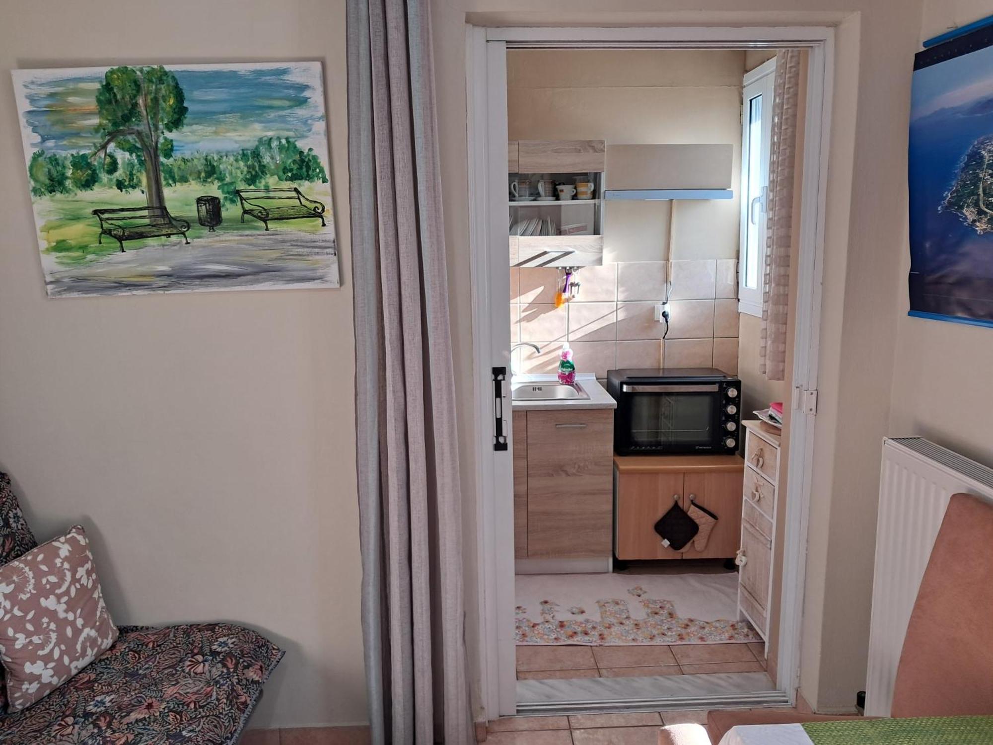 Top Floor On Villa, 3' From Center, By The Sea! Host Is Efi Kwsta بريفيزا المظهر الخارجي الصورة