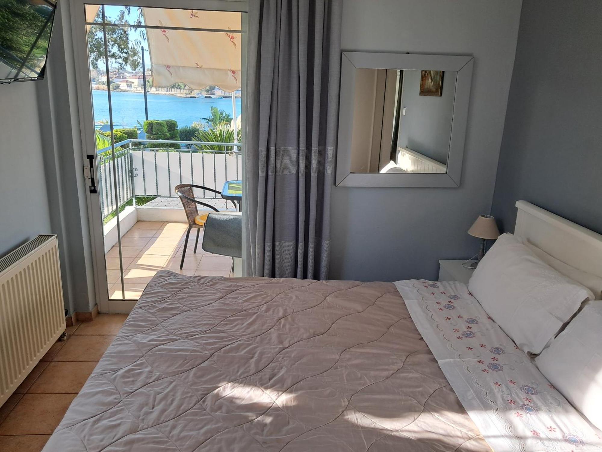 Top Floor On Villa, 3' From Center, By The Sea! Host Is Efi Kwsta بريفيزا المظهر الخارجي الصورة